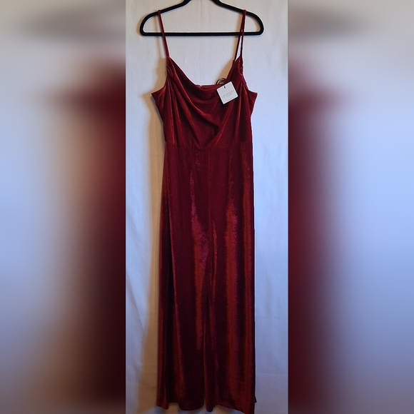 Elegant Red Velvet Pantsuit - Picture 1 of 7